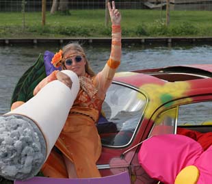 Boot 25: Koninklijke Brinkman - Flower Power